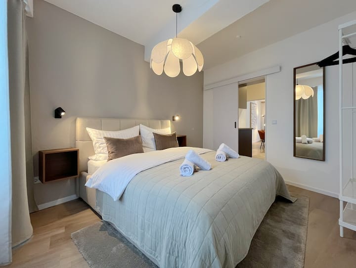Profitez également de la troisième chambre à coucher grâce à l'un des 3 lits doubles existants (1,60 x 2,00 m). Des matelas de haute qualité vous invitent à vous attarder et à dormir.