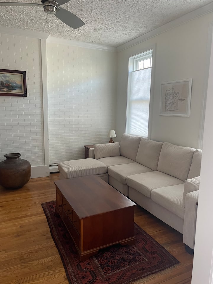 Historic 3 Bedroom, 2 Bath Home - 뉴 호프