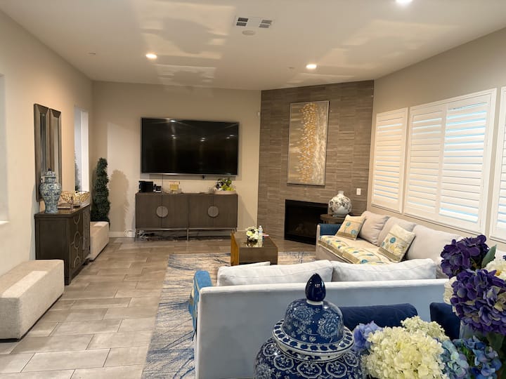 A Spacious House In A Quiet Neighborhood - Lancaster, CA