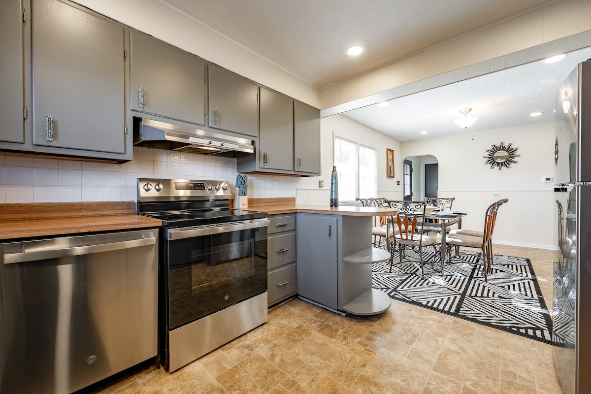 Modern 3BR Home Minutes from Campus & Restaurants