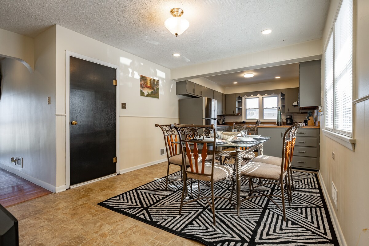Modern 3BR Home Minutes from Campus & Restaurants