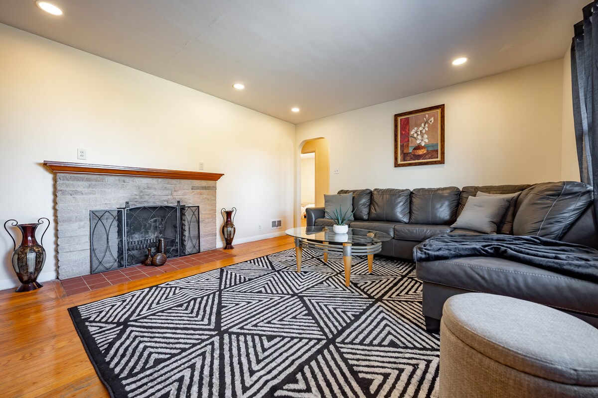 Modern 3BR Home Minutes from Campus & Restaurants