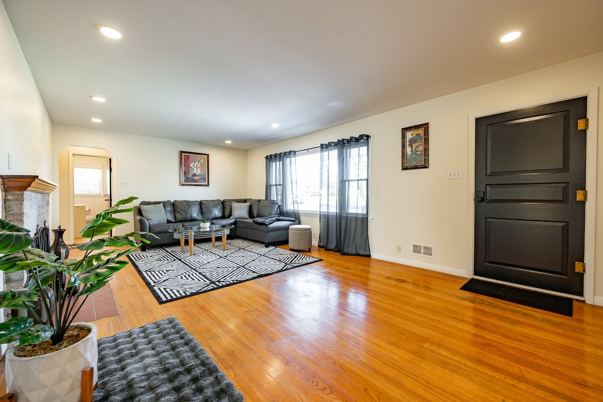 Modern 3BR Home Minutes from Campus & Restaurants