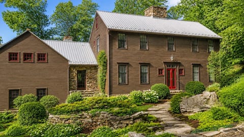 Mountain Mansion, Hot Tub, Views, Deck & Game Room
