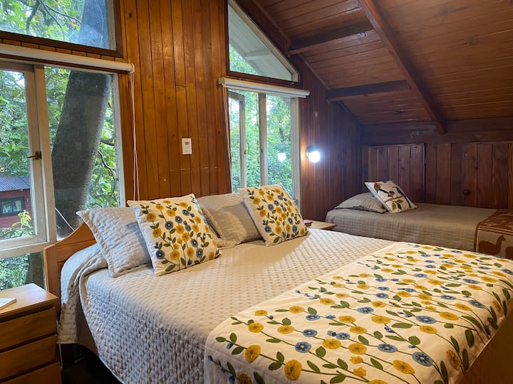 ממוקמת בקומה השנייה