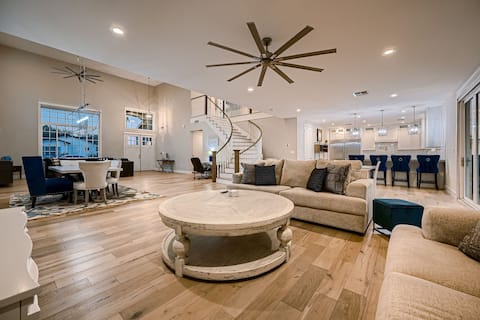 Successful Airbnb property: Luxury Arcadia Retreat w/ Heated Pool in Camelback East