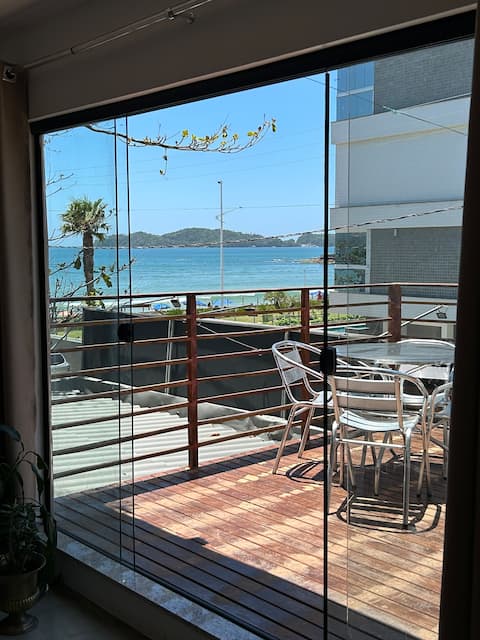 Top performing Airbnb: Spacious and well-furnished oceanfront studio in Bombinhas
