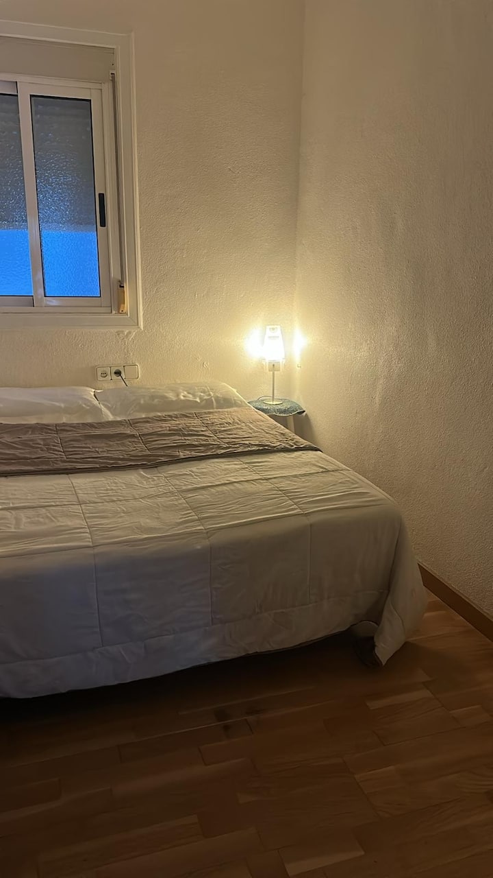 Cozy City Escape With Skyline Views. - Sant Cugat del Vallès