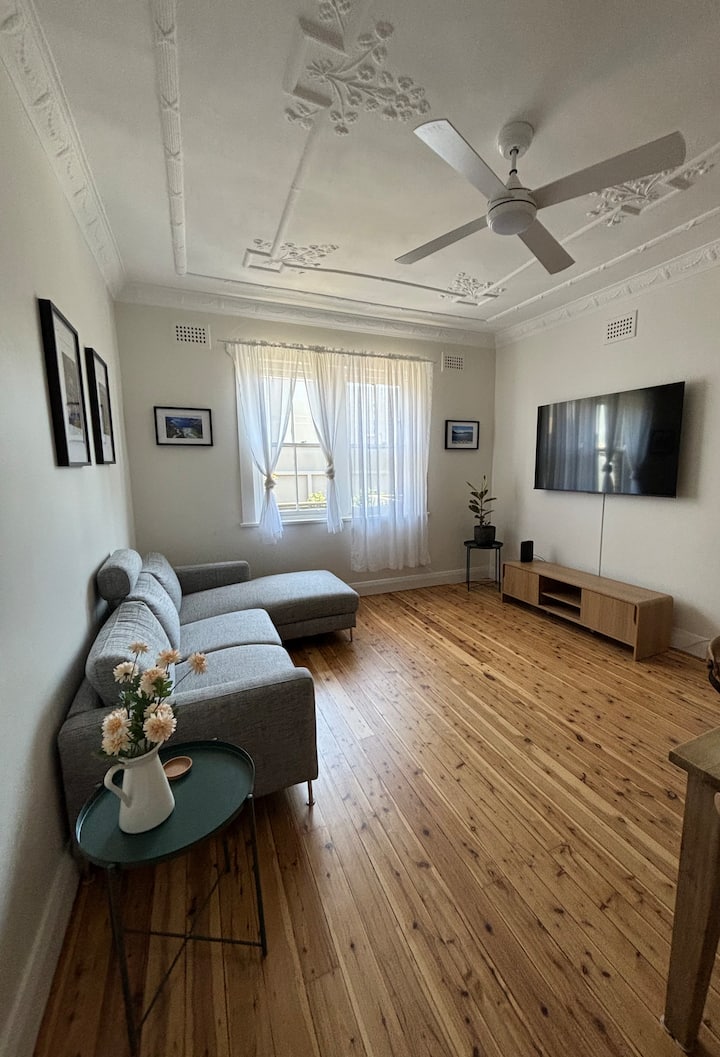 Coogee–clovelly Beach Escape · Cafés At Your Door - Randwick
