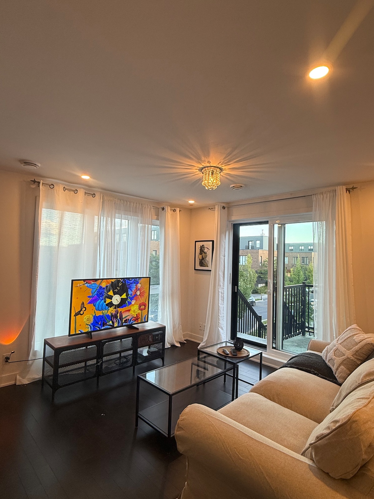Beautiful condo 10 minutes from the airport - Houses for Rent in ...