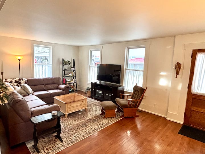 Sunny Creekside Home W/ Fire Pit - Pennsylvania