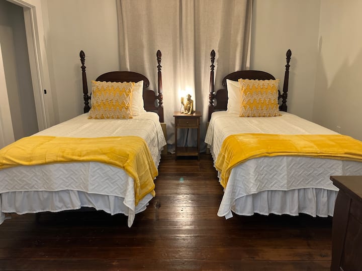 2nd Bedroom w/2 Twin Beds