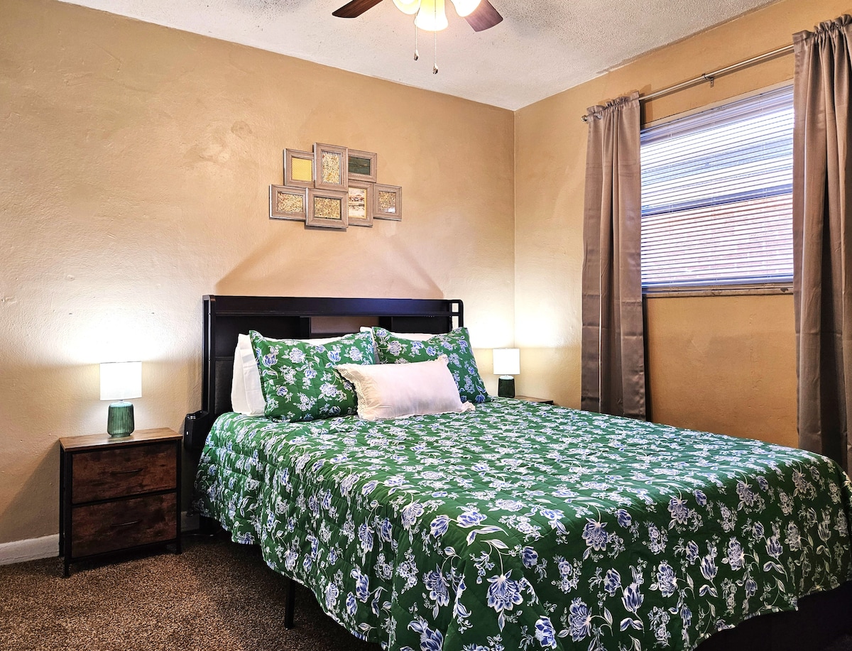 Sumérgete en sábanas suaves y deja que el día se derrita.