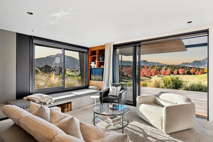 Wanaka Retreat – Spa, Views And Space To Unwind - Wanaka