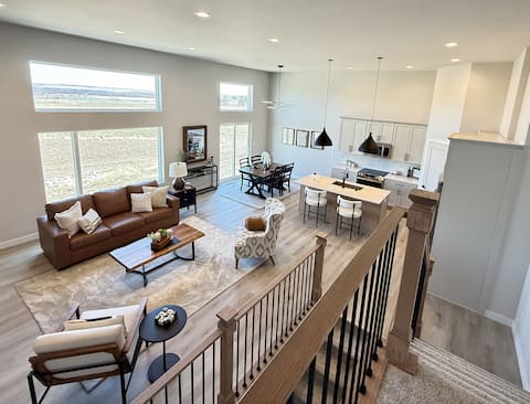 Luxury 3 bed, 3 bath Twin Home, Excellent Location