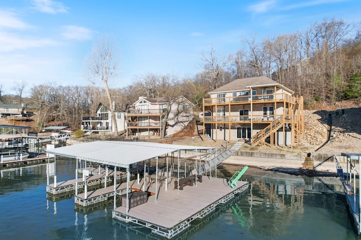Lakefront Home+frankie & Louie's Cove+large Dock - Sunrise Beach, MO