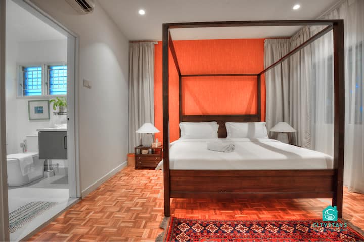 主卧室套内卫生间
大号床-可供2人入住
沙发床-可睡1人