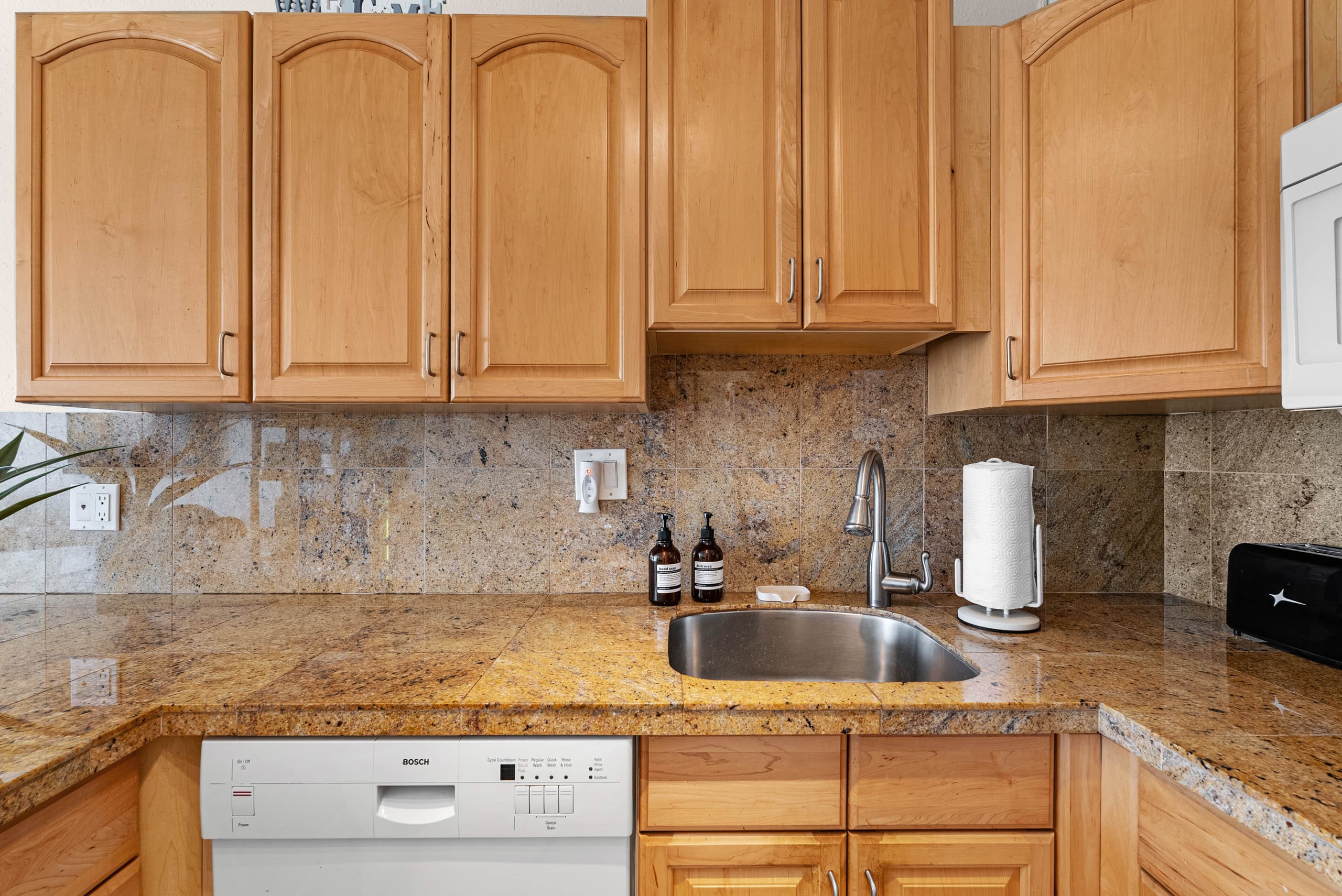 Condo in Kihei · ★5.0 · 1 bedroom · 2 beds · 1 private bath - Image 8