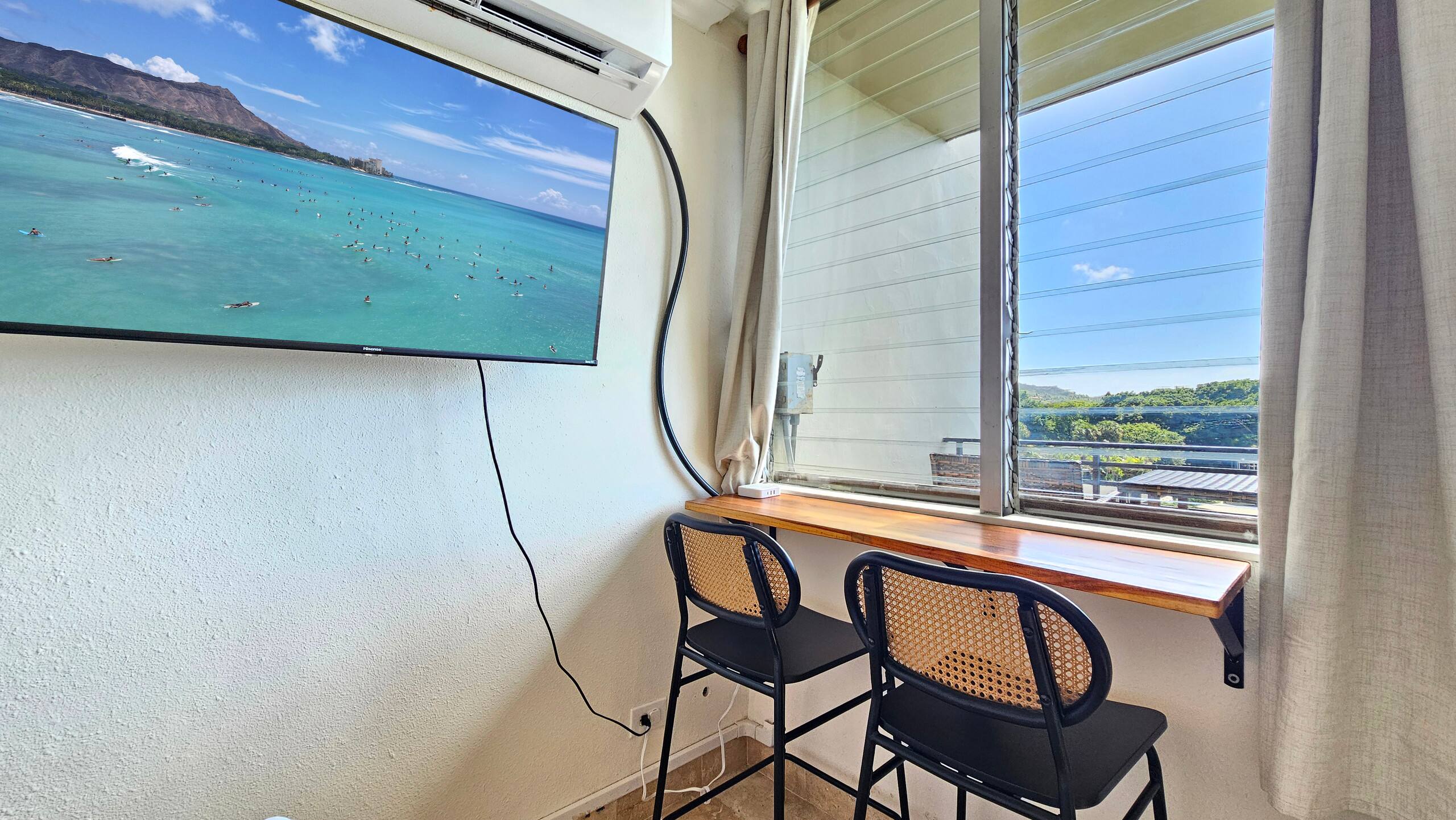 WG 610 | Quiet Queen Bed Waikīkī Studio w/Lanai - Image 12