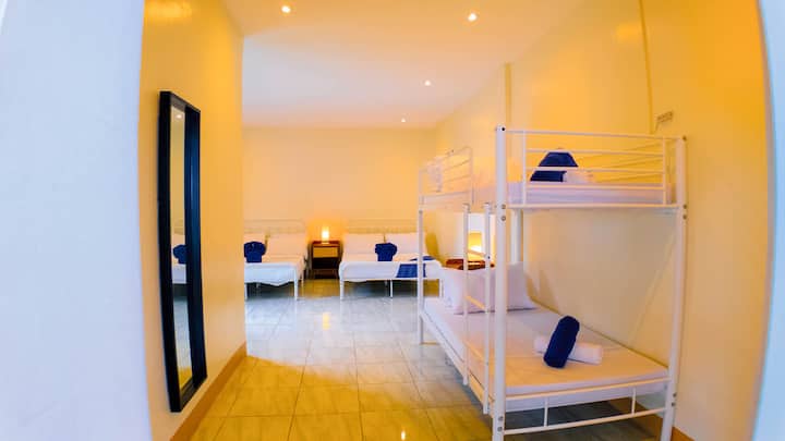 Villa familiar frente a la playa – 4–7 personas Desayuno