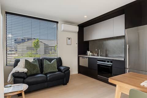 Successful Airbnb property: A 'Remarkable' guest suite in Jack's Point in Frankton (Queenstown Lakes District)
