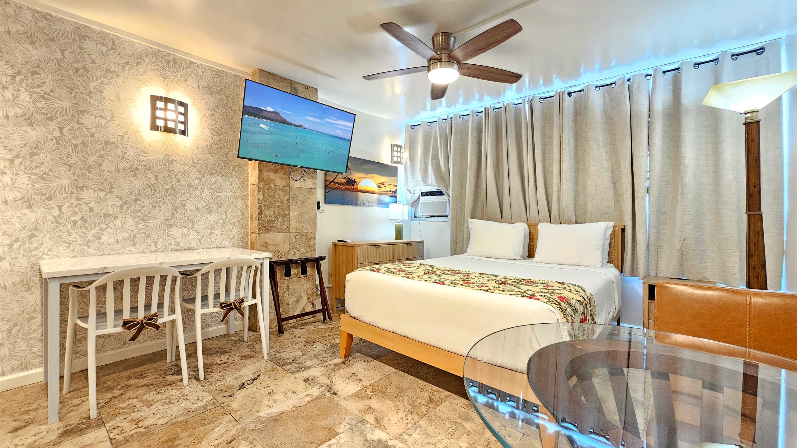 WG 901 | Relaxing Queen Suite in Waikīkī w/Kitchen - Photo 27