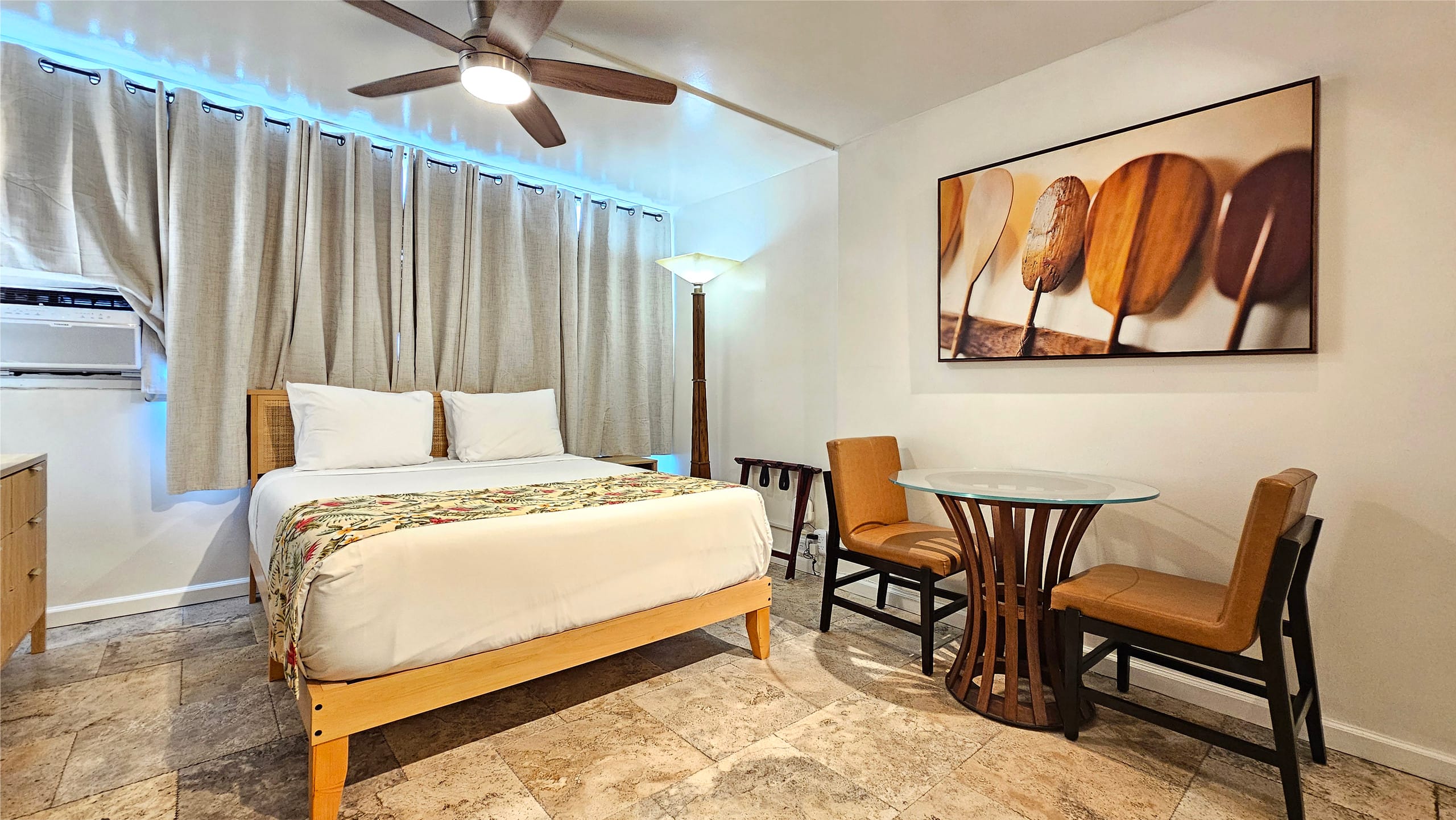 WG 901 | Relaxing Queen Suite in Waikīkī w/Kitchen - Photo 11