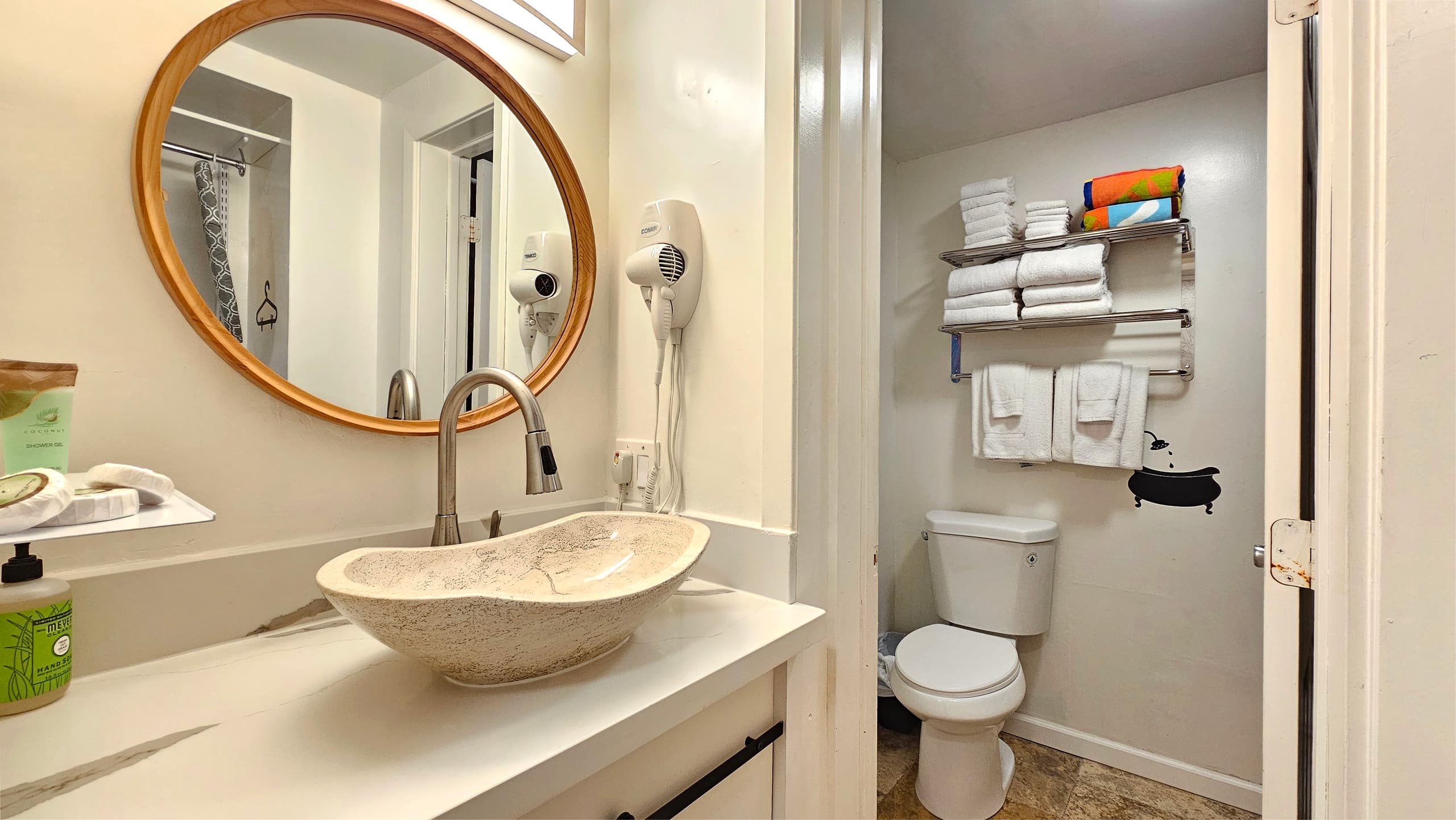 WG 901 | Relaxing Queen Suite in Waikīkī w/Kitchen - Photo 12