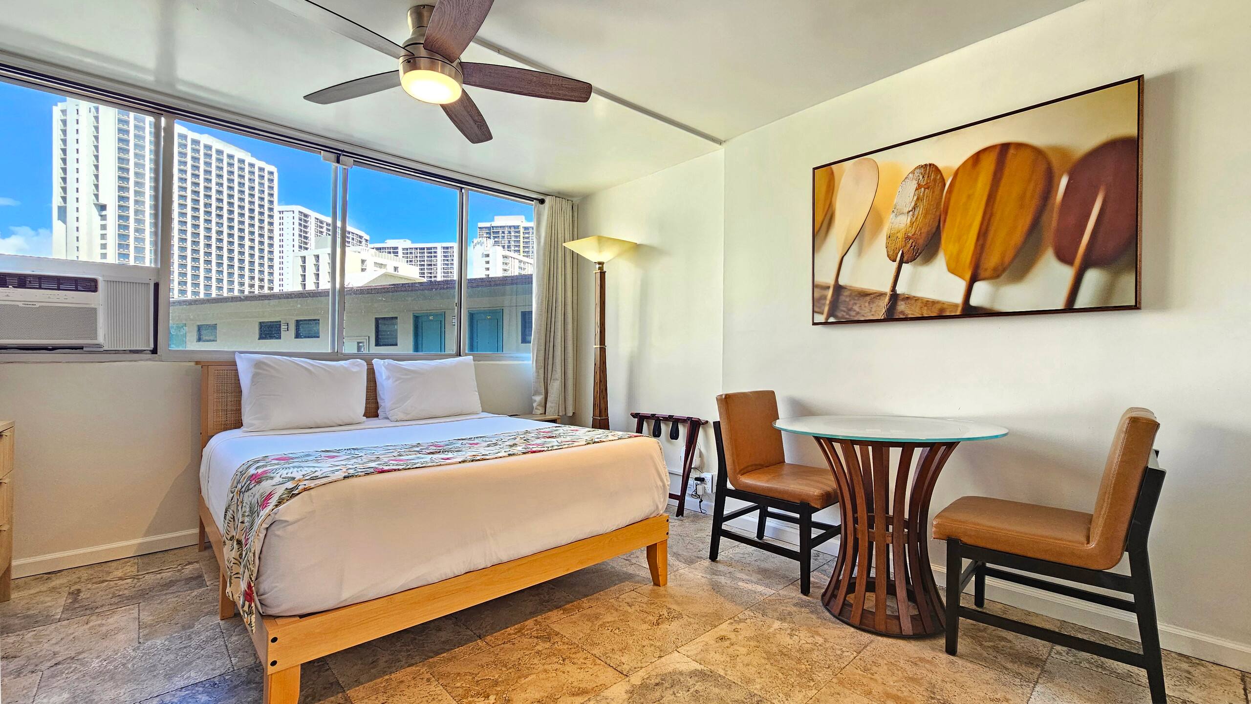 WG 901 | Relaxing Queen Suite in Waikīkī w/Kitchen - Photo 28