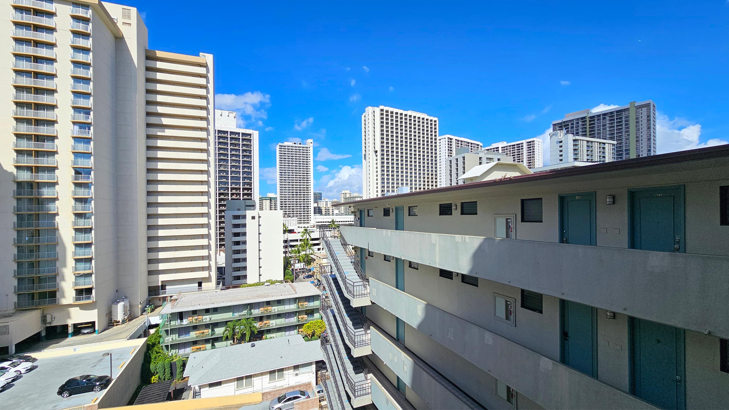 WG 901 | Relaxing Queen Suite in Waikīkī w/Kitchen - Photo 30
