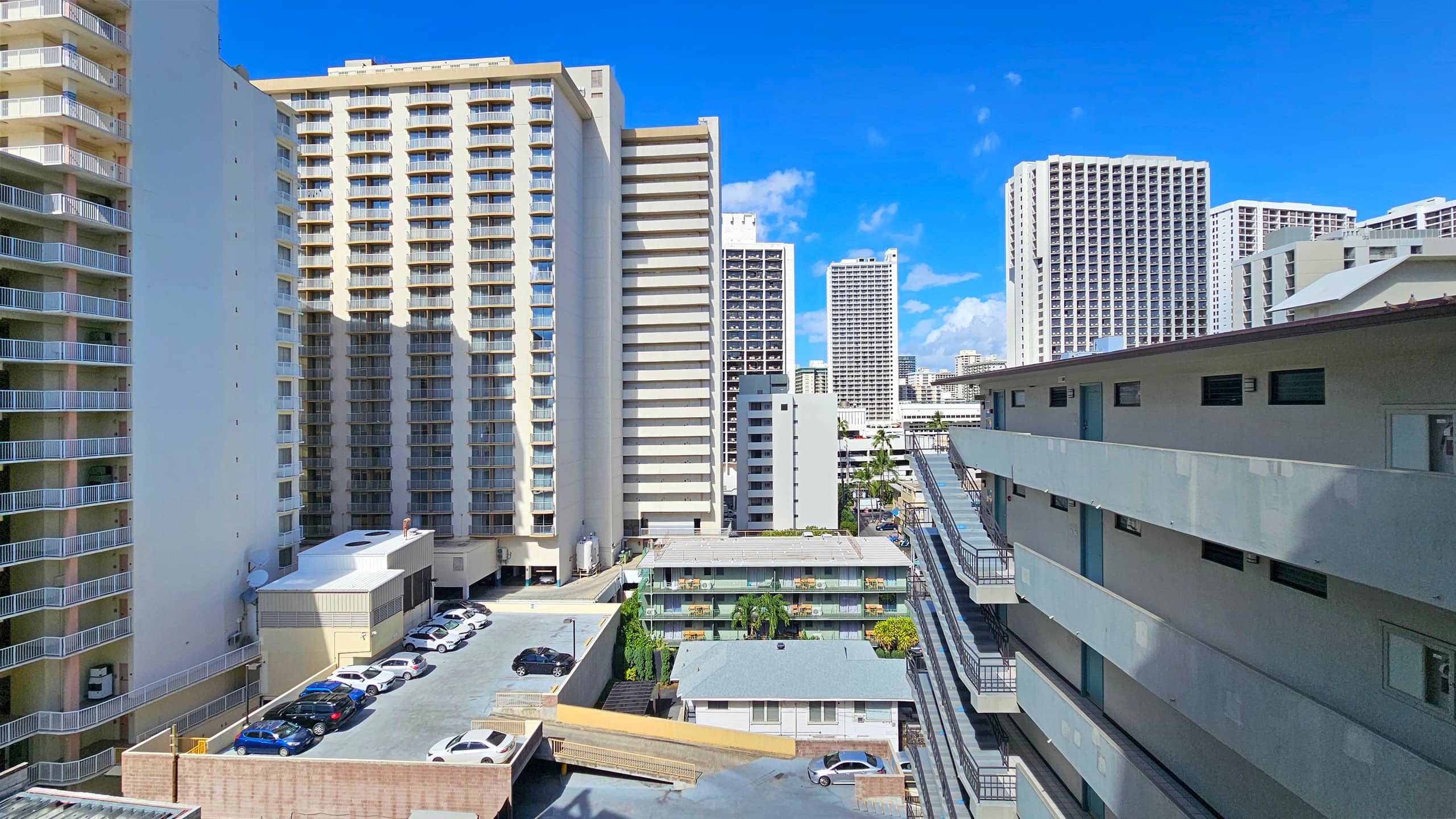 WG 901 | Relaxing Queen Suite in Waikīkī w/Kitchen - Photo 29