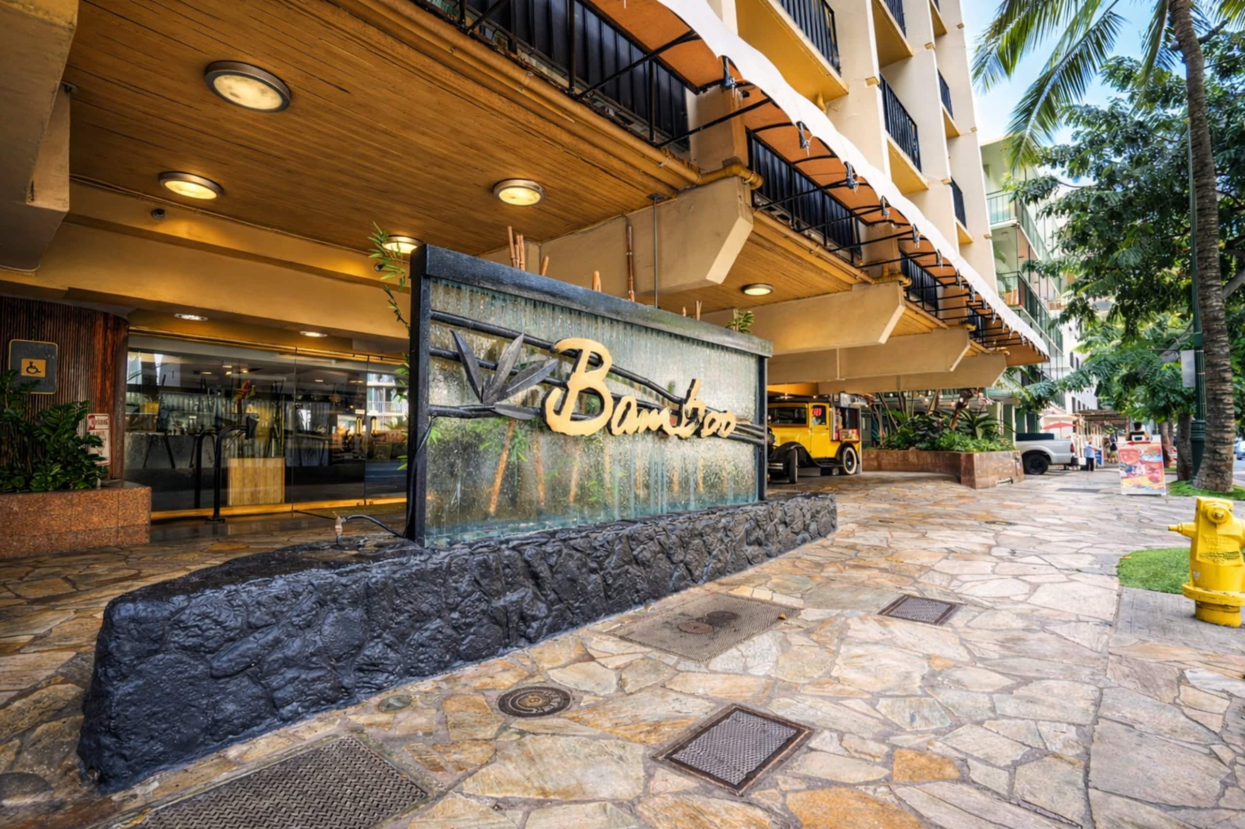 Condo in Honolulu · ★4.92 · Studio · 1 bed · 1 private bath - Image 20