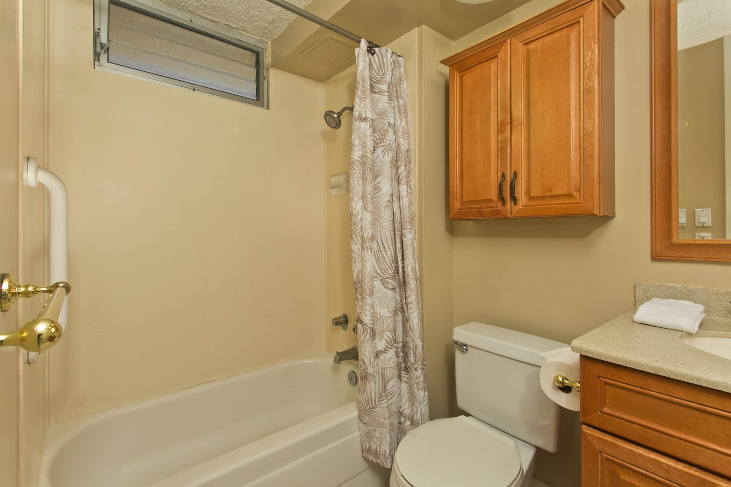 Condo in Honolulu · ★4.92 · Studio · 1 bed · 1 private bath - Image 3