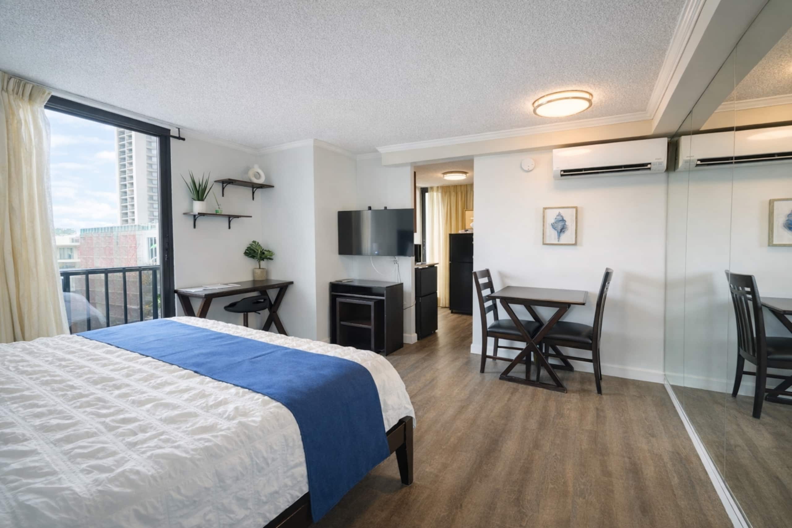 Condo in Honolulu · ★4.92 · Studio · 1 bed · 1 private bath - Image 19