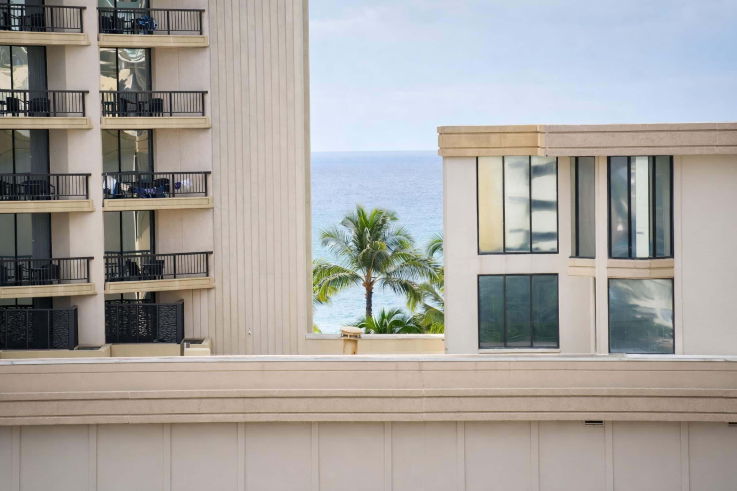Condo in Honolulu · ★4.92 · Studio · 1 bed · 1 private bath - Image 22
