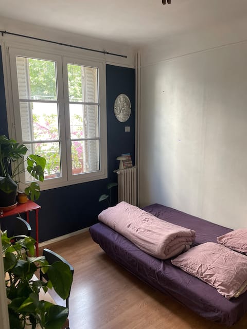 Annonce Airbnb populaire: Comfortable and quiet studio. à Aubervilliers