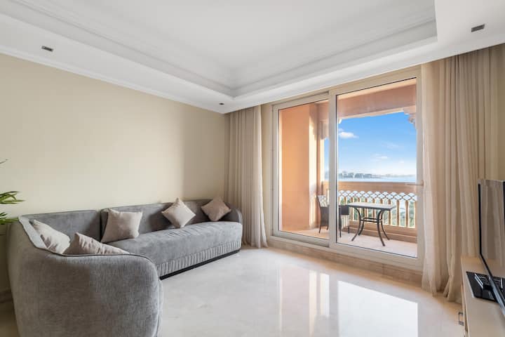 Spacious Sea View 2br W/terrace, Beach&pool Access - Dubai