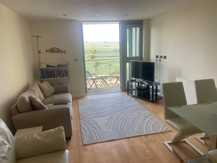 2 Bed Apartment Overlooking Fistral Beach Newquay - ニューキー