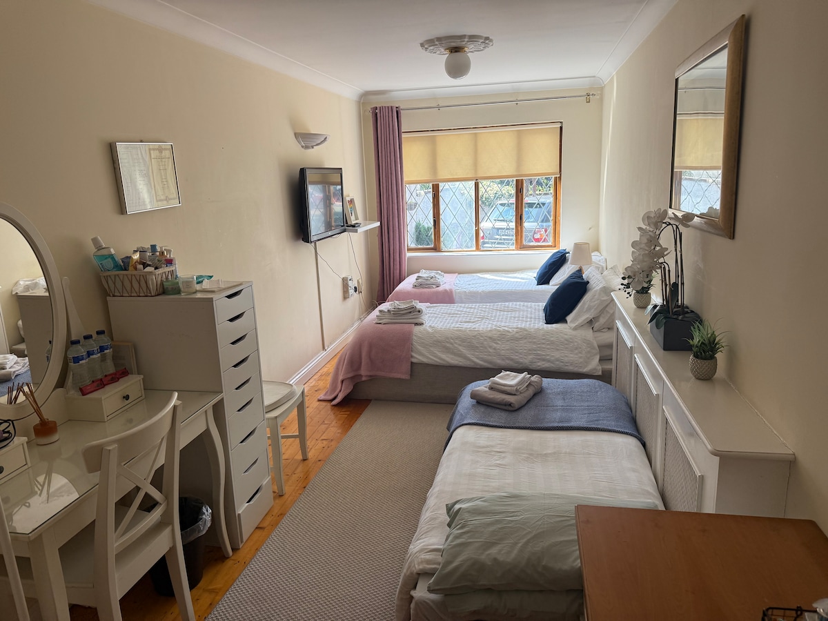 Triple Room in South Dublin, close to Luas and Bus - Houses for Rent in ...