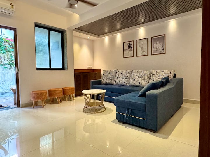 Living room image 6