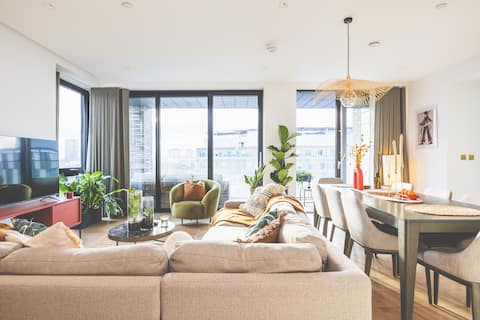 Successful Airbnb property: Penthouse Rooftop Modern 3bed Flat Next to Kings X in Camden