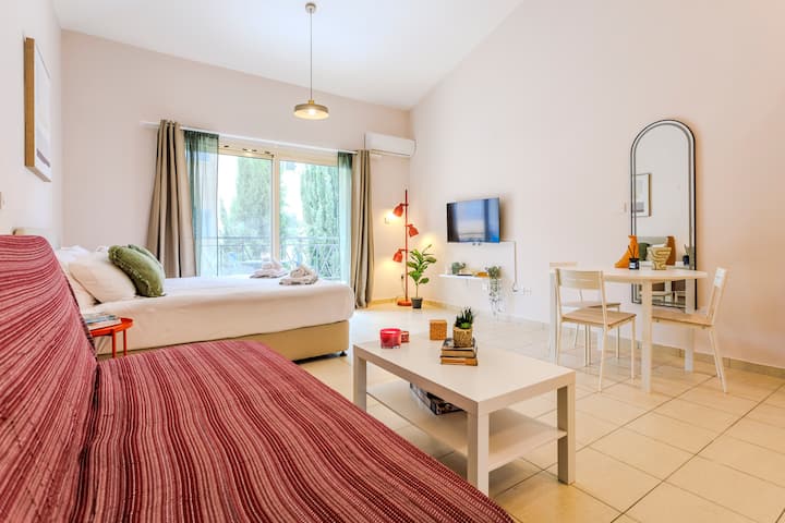 Estéa • Eliza's Holiday Studio Apartment - Пейя