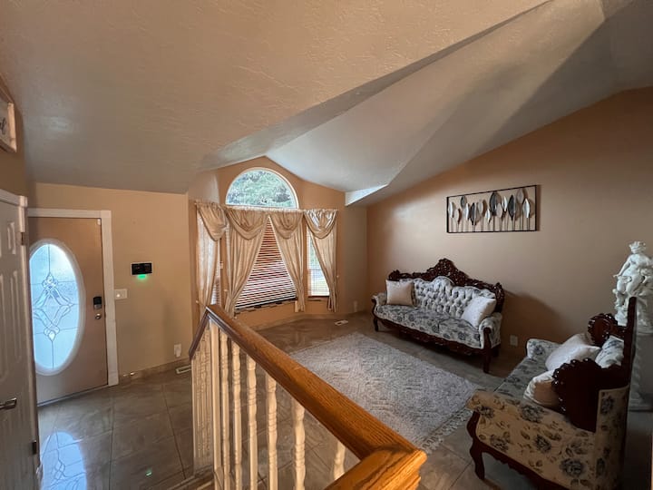 Charming Stay Close To Downtown - 엘코