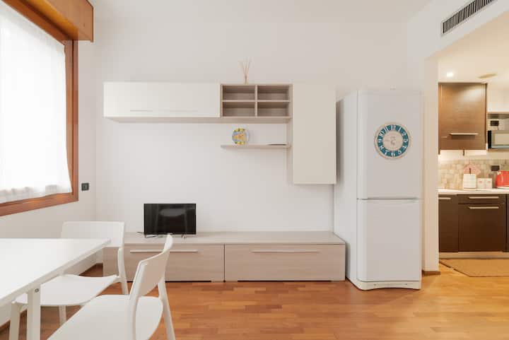Guesthost - Cozy Apartment In Città Studi - Cologno Monzese