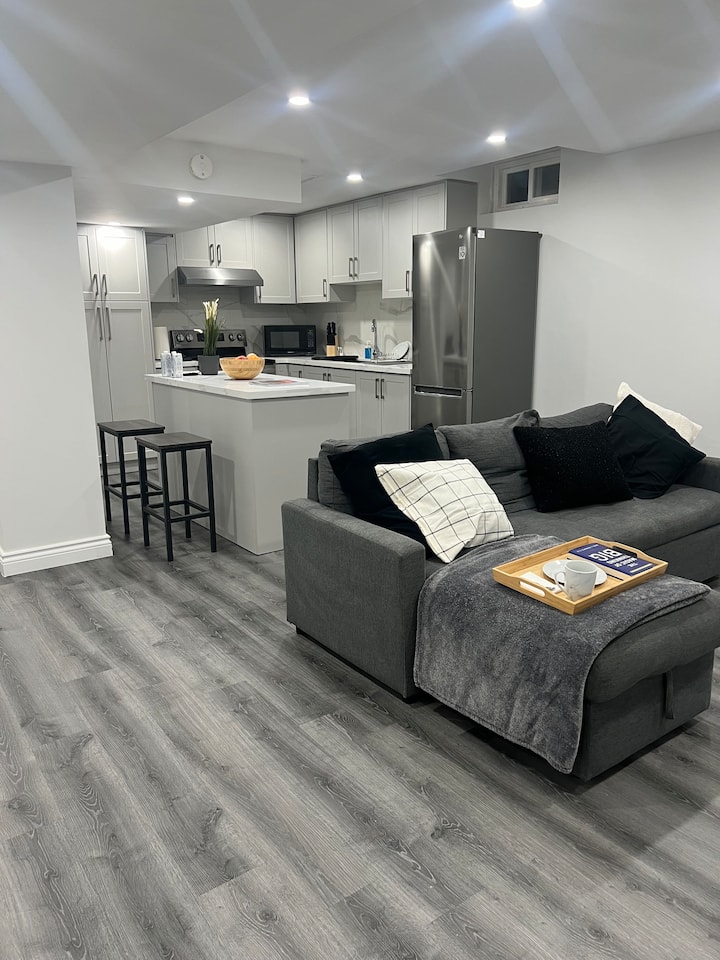Newly Renovated 2br Apartment +Free Parking - Markham