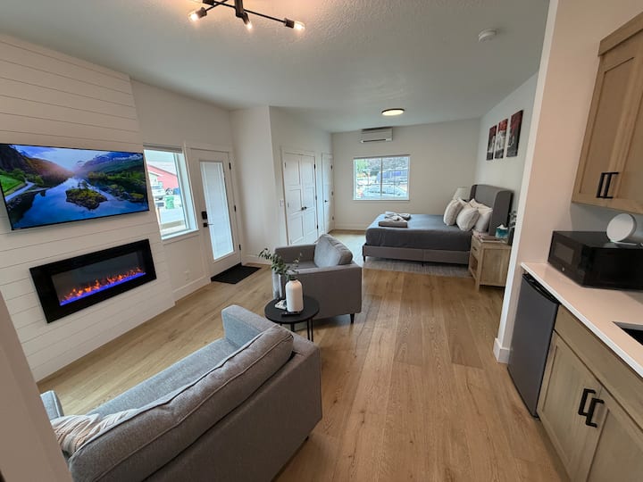 New King Studio, 1.9 Mi To Autzen - Eugene, OR