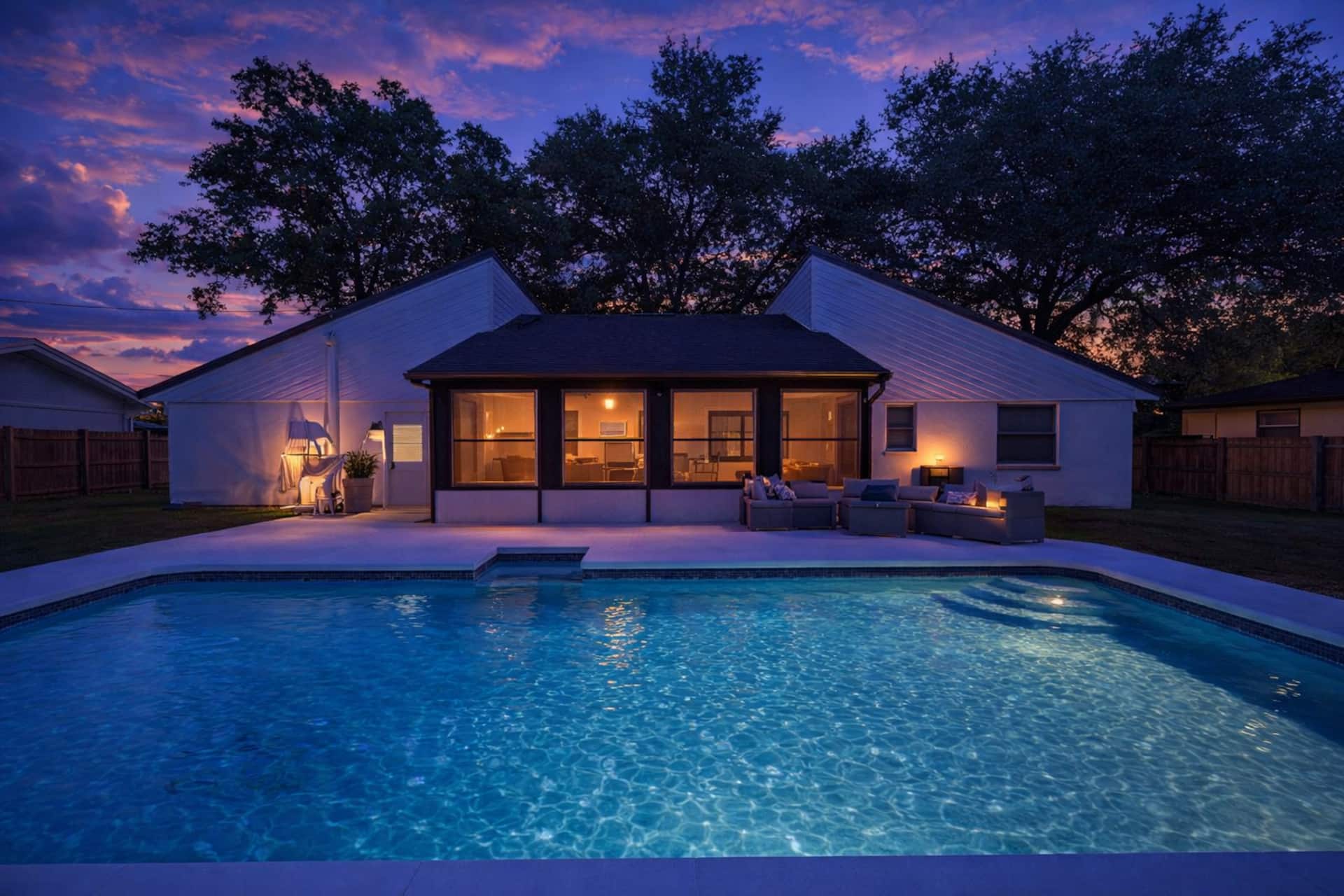 3/2 Beautiful Pool Home + Garage + Pet Friendly