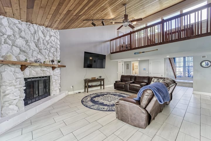 5 Large Bedrooms | Game Room | Patio - Tampa, FL