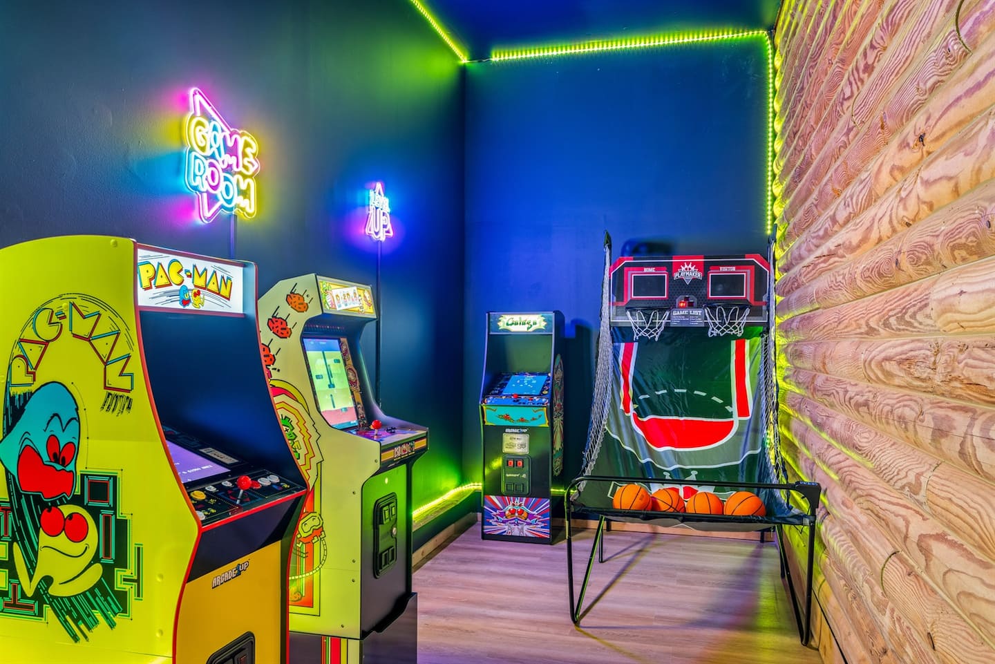 A private arcade packed with retro games — a great setup for group trips and family stays.