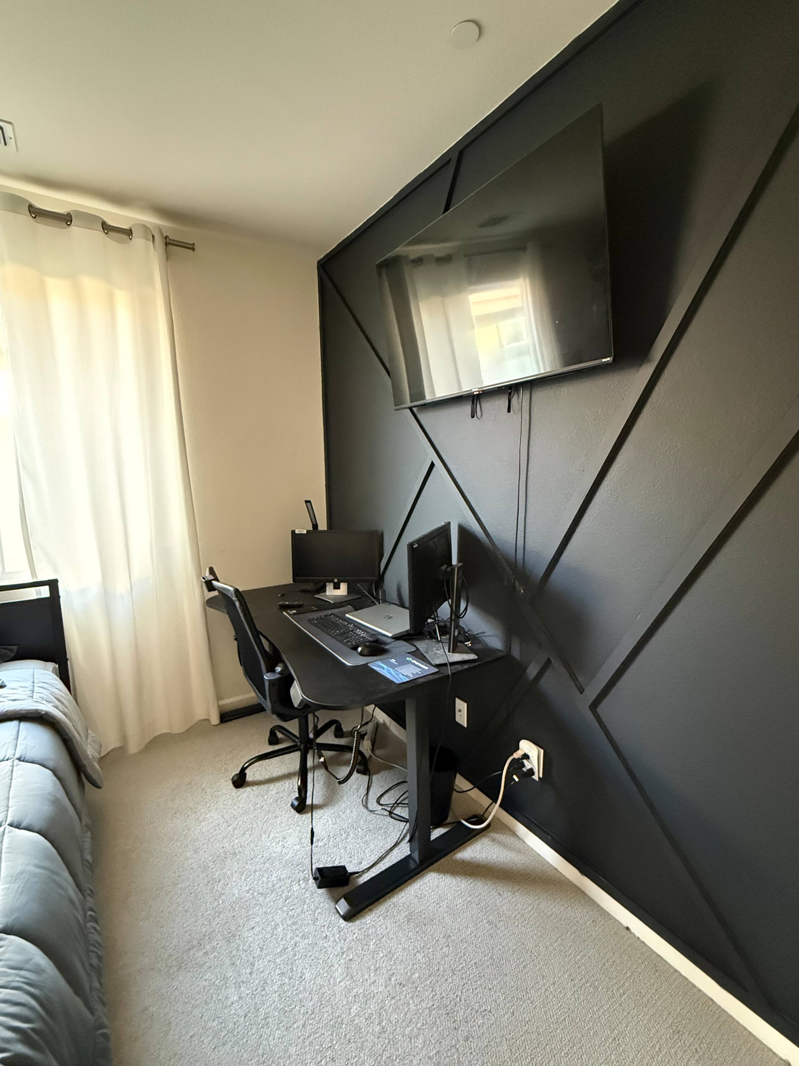 Modern Home with Fire Pit, 5 Min to Airport - Photo 9